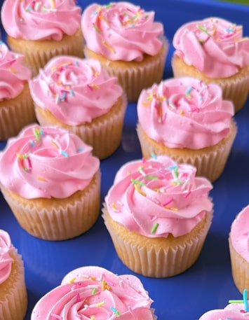 Pink vanilla cupcakes | muffins | Rosa vaniljemuffins